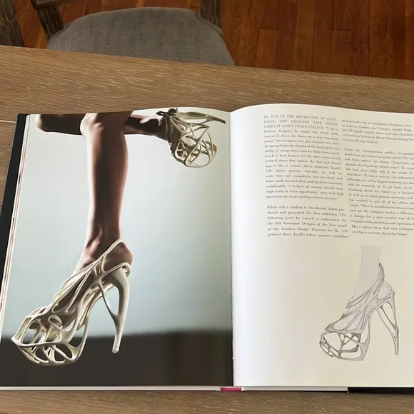 Incredible coffee table book for the love of shoes teneues NWT